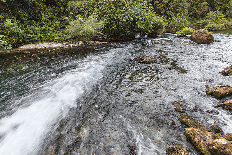 Sourge River, Fontaine de voclouse -法国